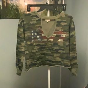 Camo design Cropped KISS American flag sweatshirt